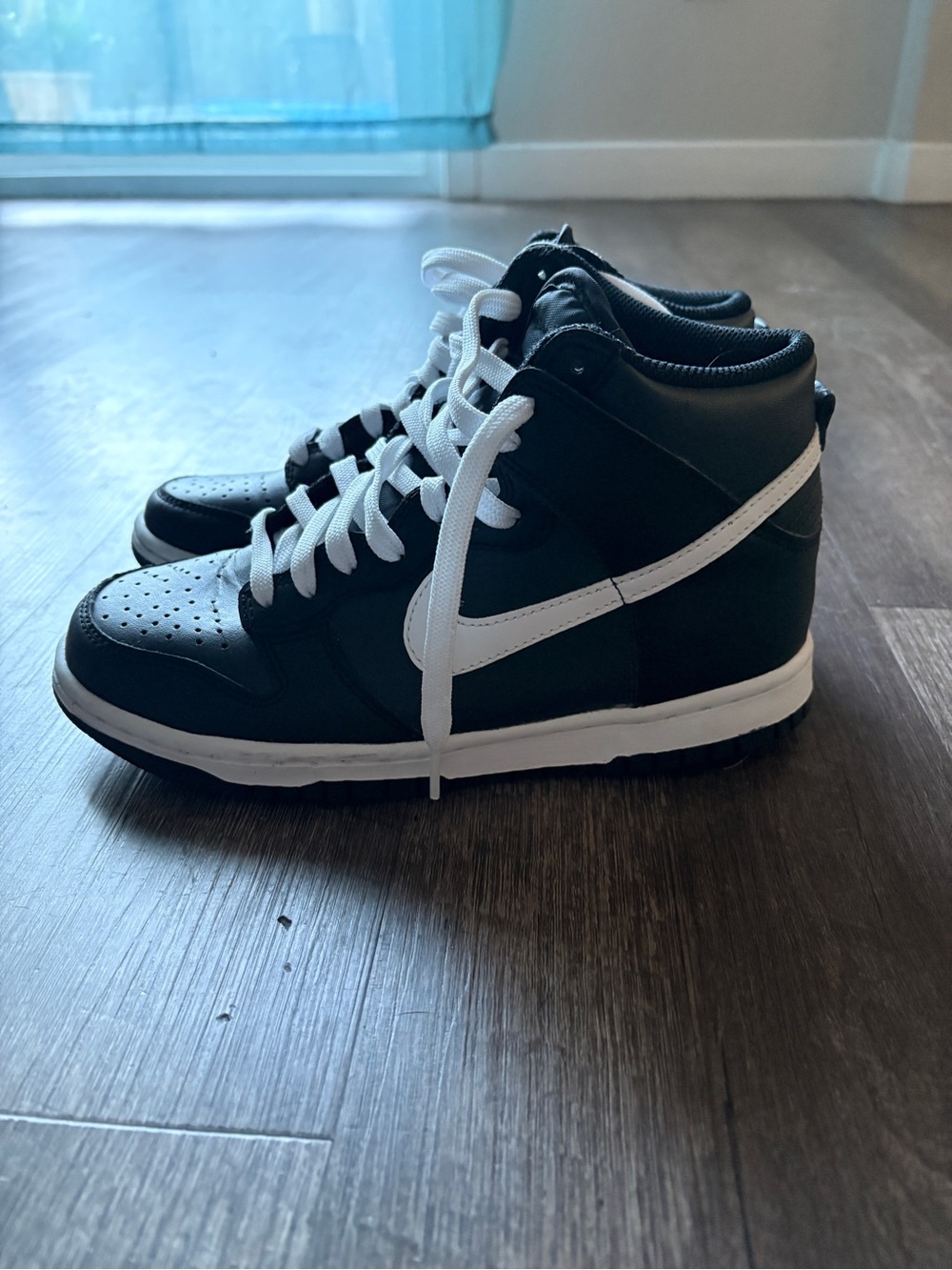 Nike Black and White Athletic Sneakers High Tops